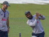 Former South Africa head coach Rob Walter (l) has been appointed mentor of New Zealand. (AP PHOTO)